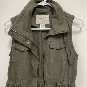 Army green American rag vest xs